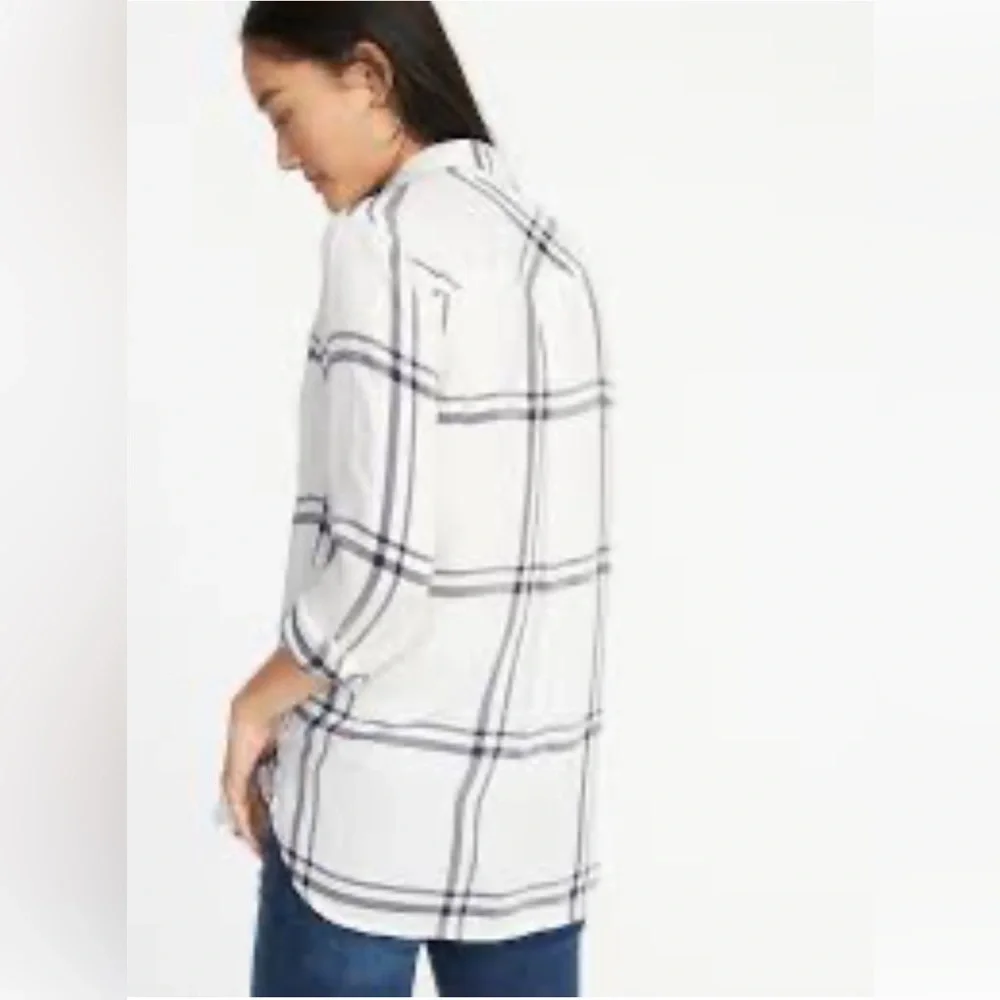 Old Navy Relaxed Classic Soft Brushed Twill long Sleeve top Shirt. White/navy S - Picture 4 of 10